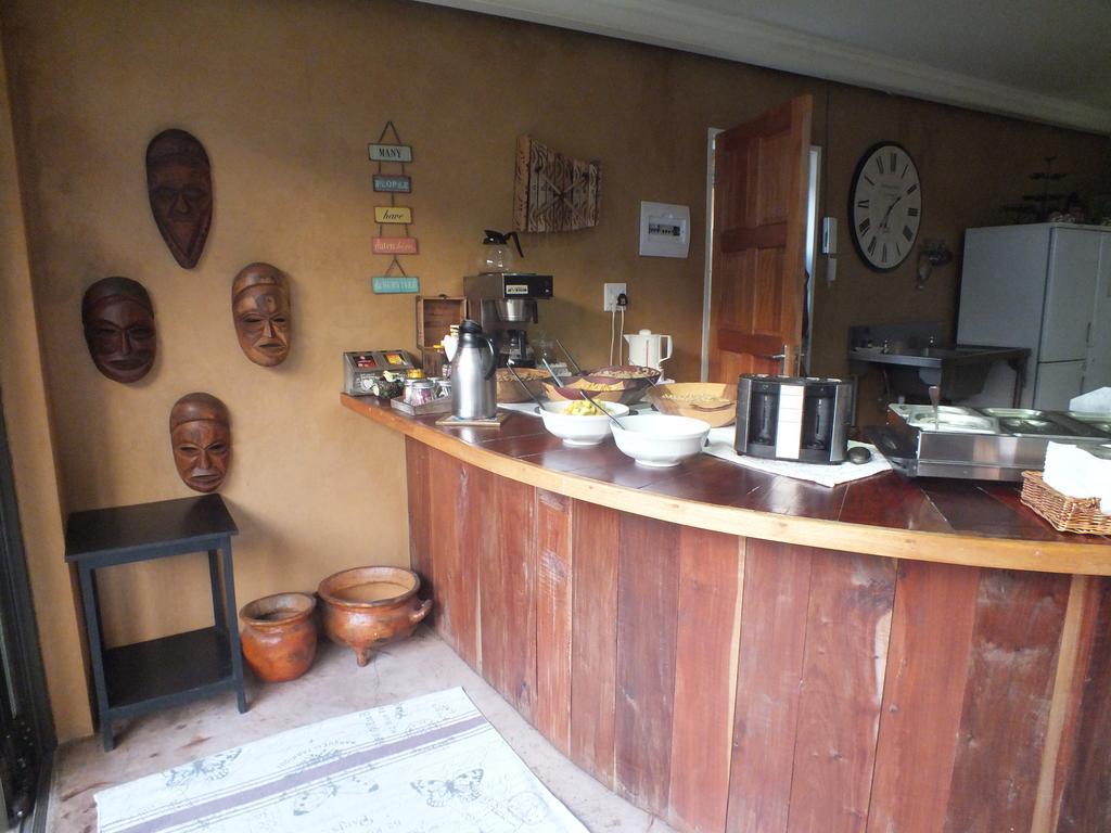 Uzuri Guesthouse Cc ウィントフーク エクステリア 写真