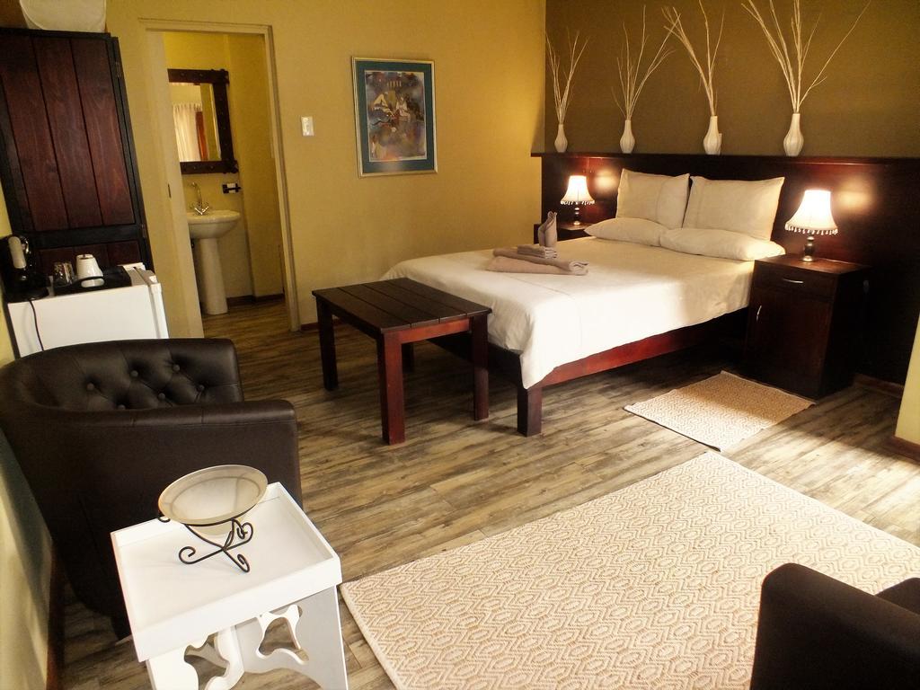 Uzuri Guesthouse Cc ウィントフーク エクステリア 写真