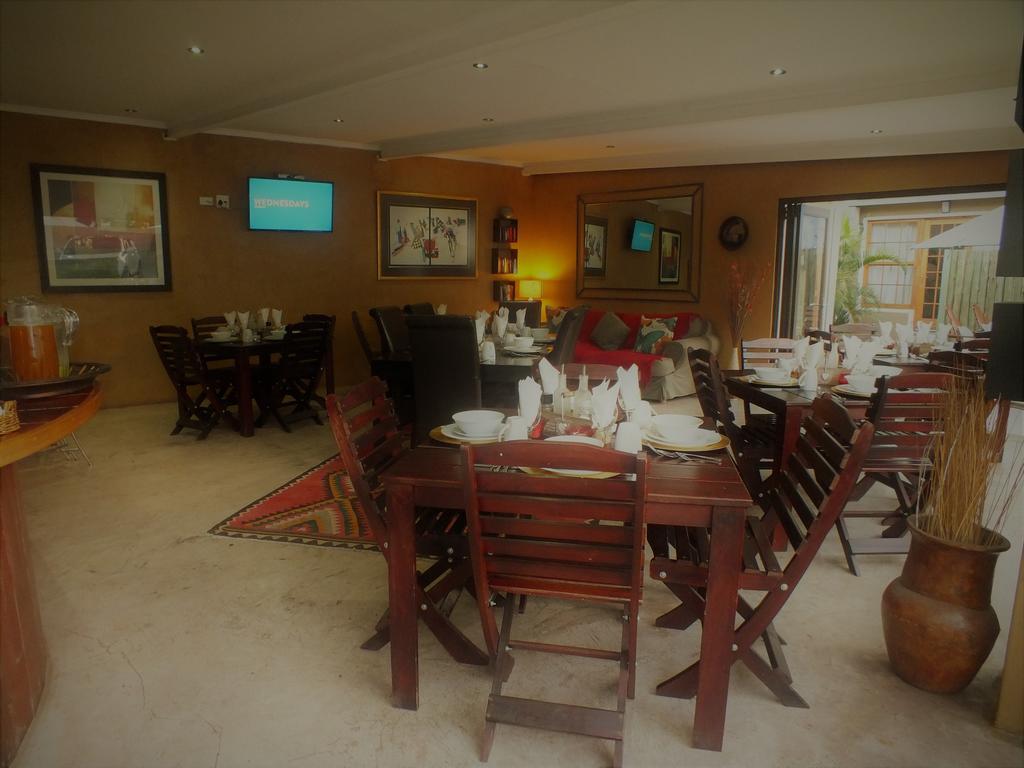 Uzuri Guesthouse Cc ウィントフーク エクステリア 写真