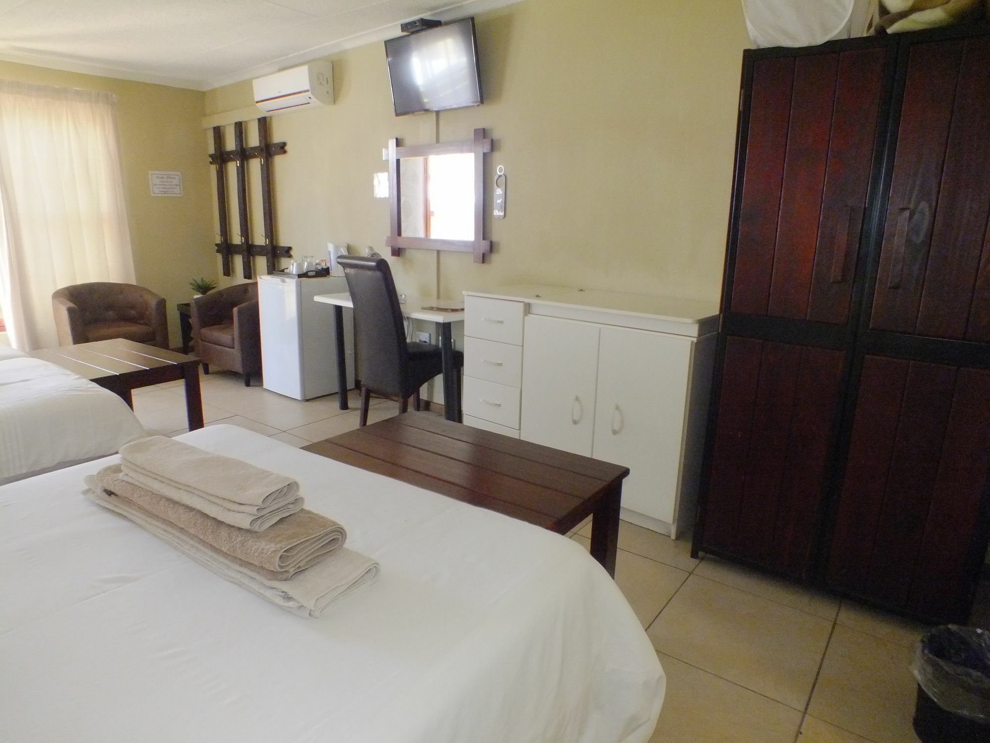 Uzuri Guesthouse Cc ウィントフーク エクステリア 写真